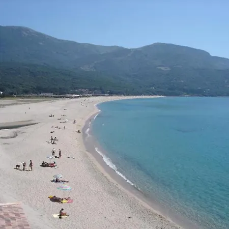 U Melu Grand T3 Jaune A L'etage 公寓 提乌克西亚